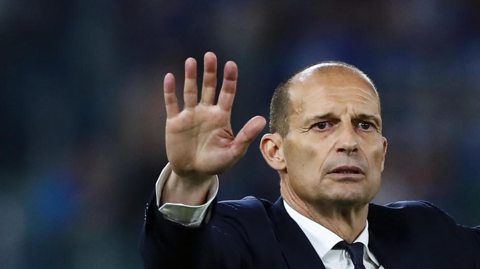 Calcio: Juve, Allegri &egrave; alla Continassa per l'allenamento
