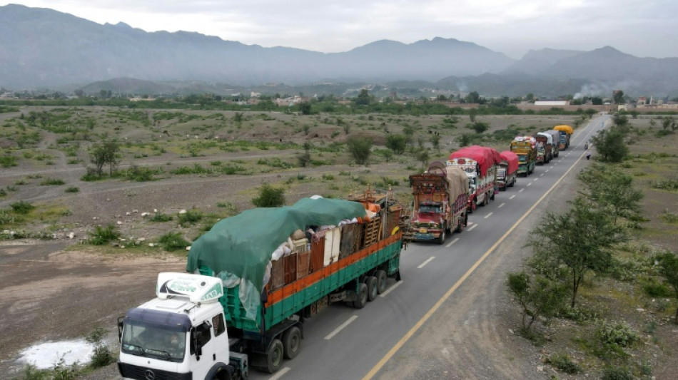 Pakistan : &agrave; la fronti&egrave;re avec l'Afghanistan, des camions bloqu&eacute;s et des Afghans expuls&eacute;s dans l'attente
