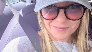 Il post di Meloni, selfie con il cappellino e 'buona domenica'