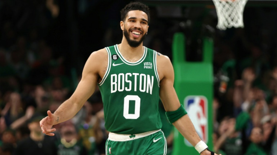 Tatum arrasa Sixers com 51 pontos e leva Celtics &agrave; final da Confer&ecirc;ncia Leste da NBA