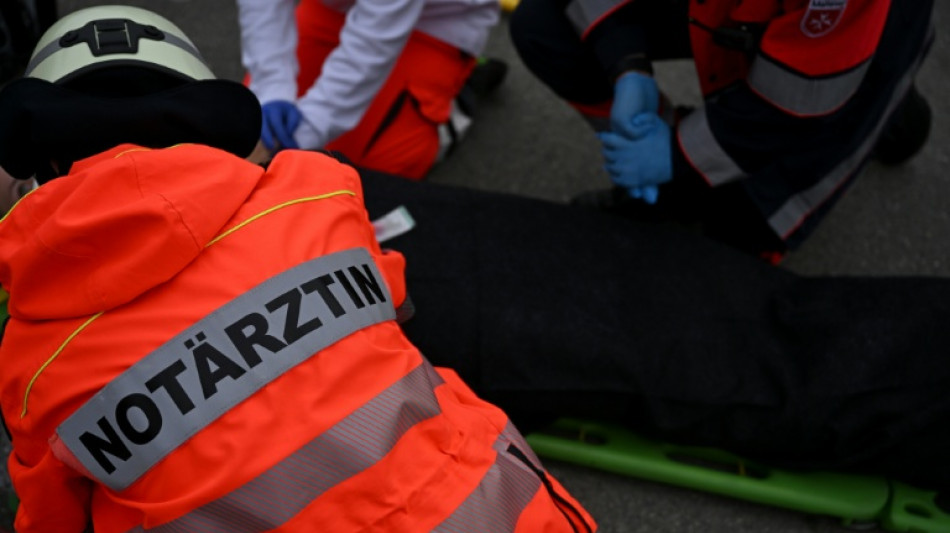 T&ouml;dlicher Unfall in Potsdam: Bagger st&uuml;rzt auf Bauarbeiter