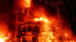 Tres muertos en un incendio provocado por manifestantes en Indonesia