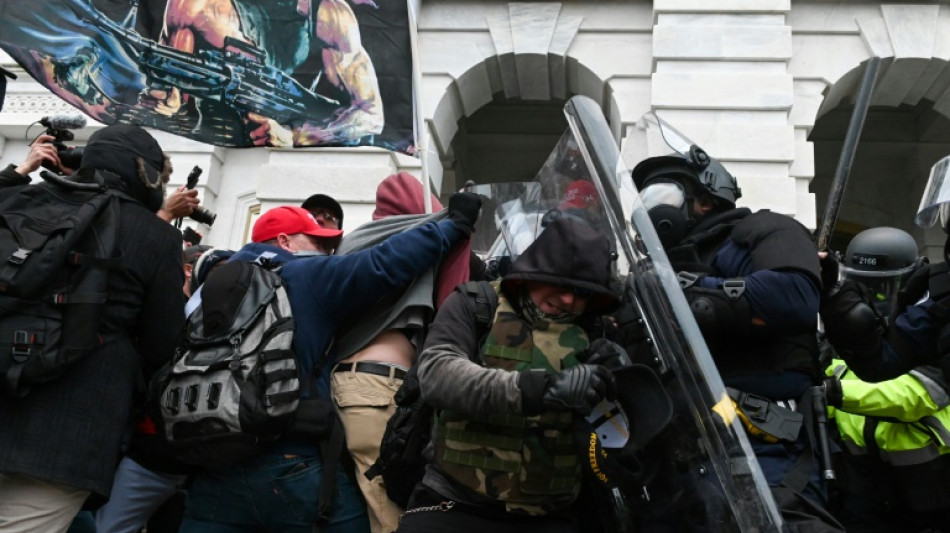 Zehn Jahre Gef&auml;ngnis f&uuml;r Ex-Polizisten wegen Erst&uuml;rmung des US-Kapitols