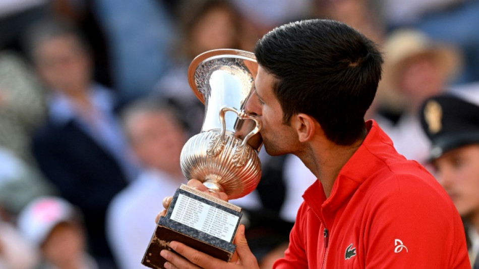 Tennis: Djokovic sacr&eacute; &agrave; Rome pour la sixi&egrave;me fois en surclassant Tsitsipas