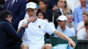 Sinner cancela treino em Wimbledon após lesão no cotovelo