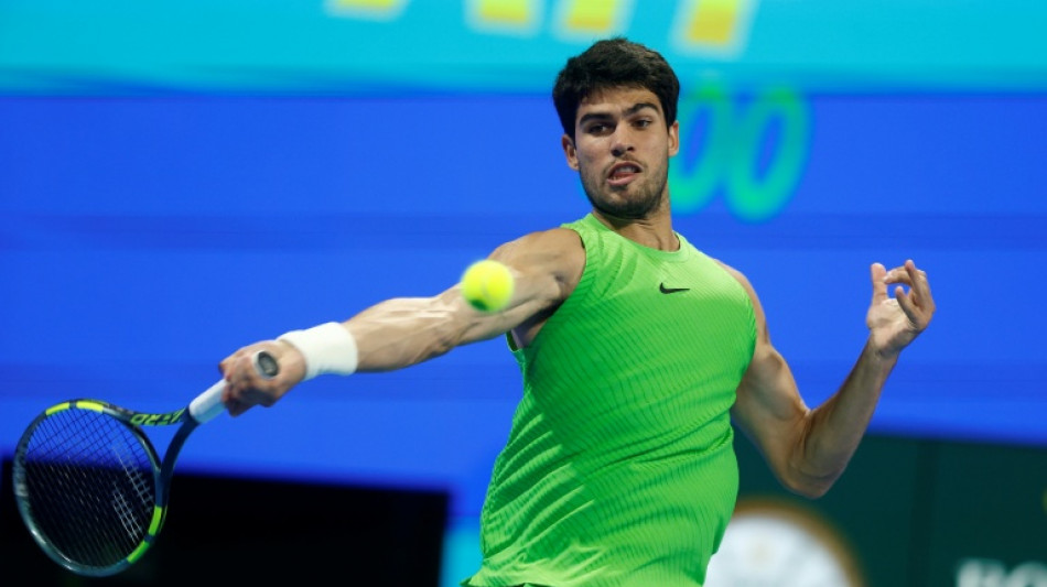 Alcaraz vence Khachanov e vai &agrave;s semis do ATP 500 de Doha; Sinner &eacute; eliminado por Mensik