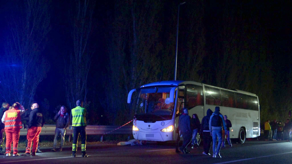 Assalto al pullman, fermate tre persone