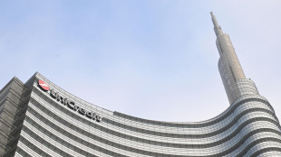 Unicredit in Borsa +3,2%, attesa per Tar su golden power