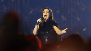 Laura Pausini si distacca dai social, "mi stavano creando una dipendenza malata"