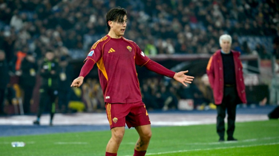 Dybala passa por cirurgia e vai desfalcar a Roma por um m&ecirc;s e meio