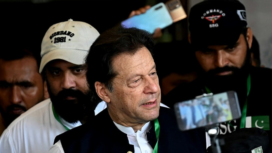 Pakistan: Imran Khan, l'ancienne star du cricket, arr&ecirc;t&eacute; sur le chemin des &eacute;lections
