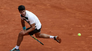 Alcaraz wins Roland Garros opener, Swiatek makes strong start