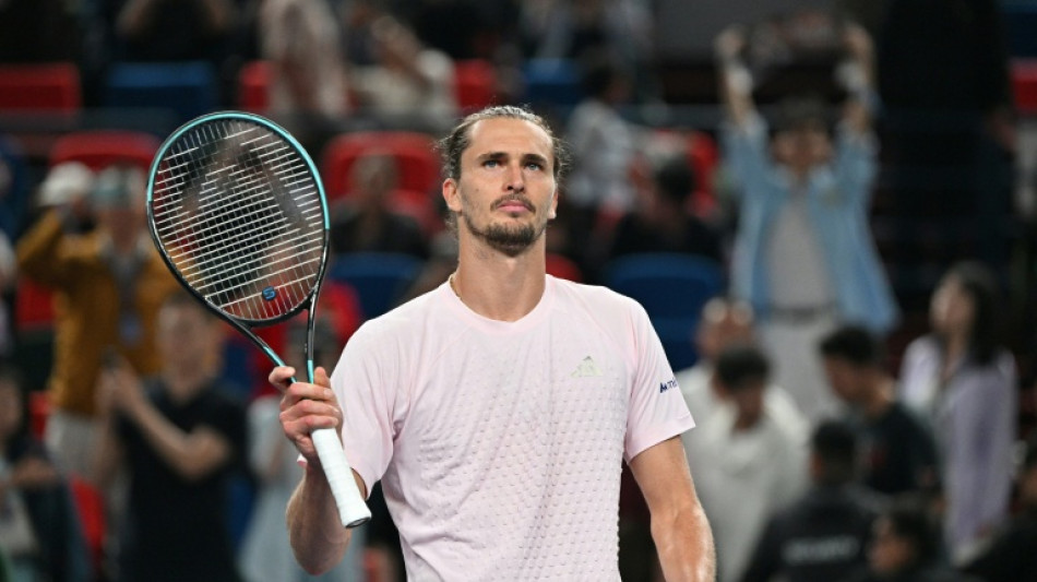 Zverev supera problemas f&iacute;sicos e avan&ccedil;a &agrave;s quartas do Masters 1000 de Xangai