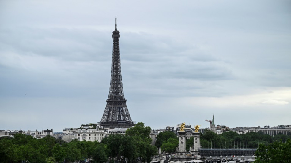 Entre JO, élections et météo morose, le tourisme au ralenti