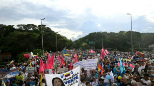 Manifesta&ccedil;&atilde;o por retorno de opositora re&uacute;ne milhares de pessoas na Venezuela