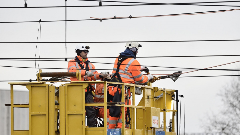 'Accertamenti sulla linea elettrica', stop ai treni tra Sondrio e Tirano
