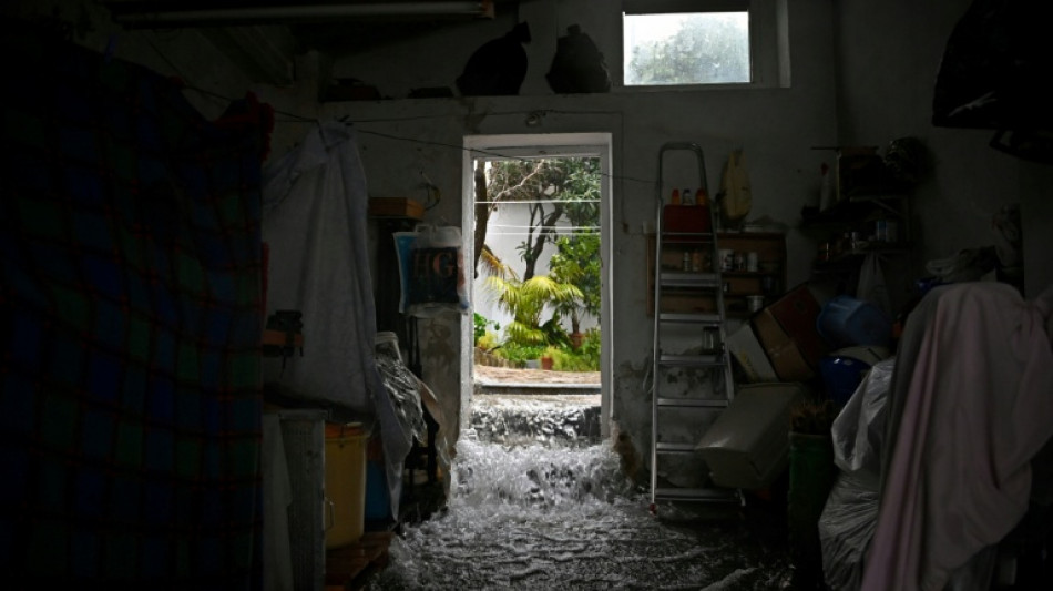 Las lluvias bajan de intensidad en la pen&iacute;nsula ib&eacute;rica, que sigue preocupada por las crecidas de r&iacute;os y embalses