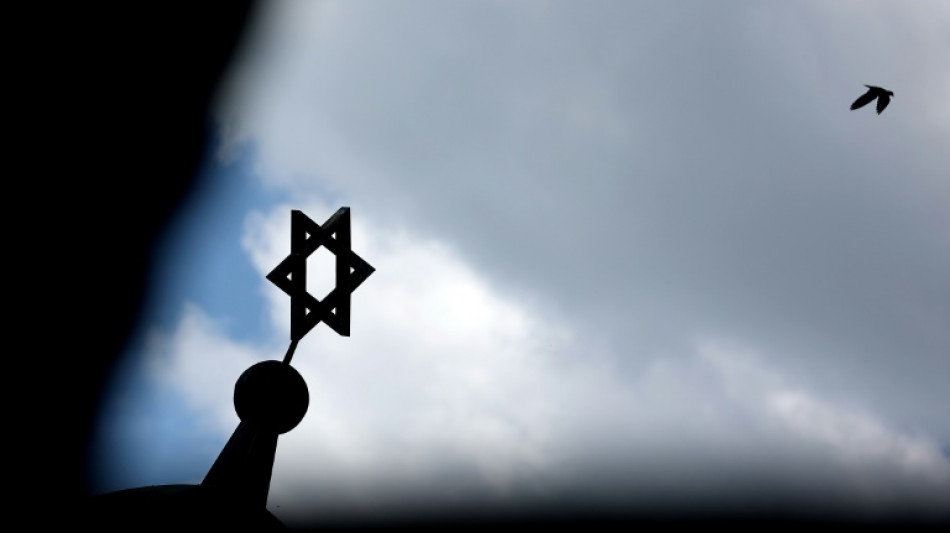 Besorgte Reaktionen nach Vorfall mit besch&auml;digtem Synagogenfenster in Hannover