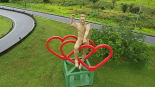 Noticias sobre salud de Pel&eacute; atraen curiosos a su ciudad natal