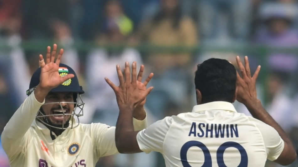 Khawaja, Handscomb lead Australia fight in 2nd India Test