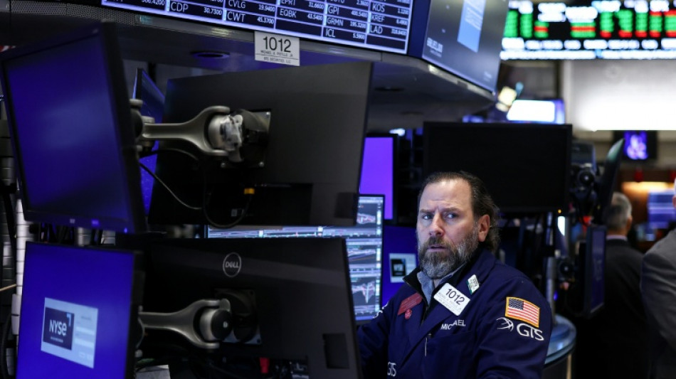 Wall Street ouvre en ordre dispersé, digère les chiffres moroses de l'emploi privé