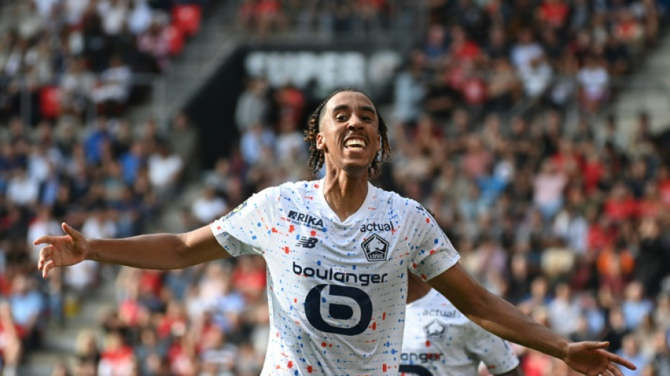 Foot: le jeune d&eacute;fenseur Leny Yoro quitte Lille pour Manchester United 