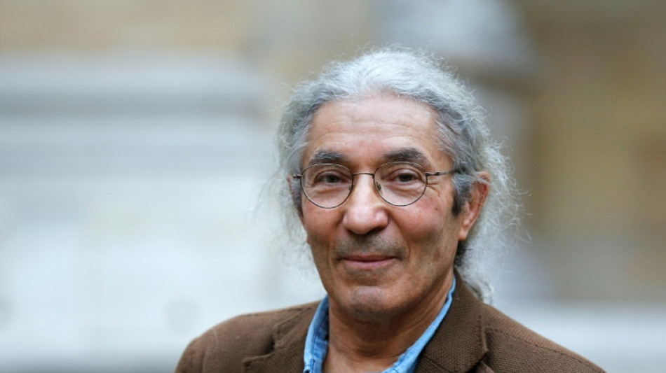 Alg&eacute;rie: Emmanuel Macron "tr&egrave;s pr&eacute;occup&eacute;" par la "disparition" de l'&eacute;crivain Boualem Sansal