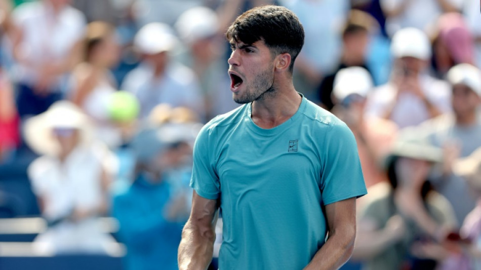 Alcaraz battles through, Shelton advances in Cincinnati