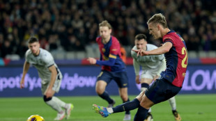Dani Olmo vai desfalcar Barcelona durante três semanas por lesão na coxa