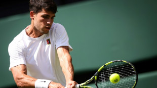 Alcaraz estreia em Wimbledon com vitória suada sobre Fognini