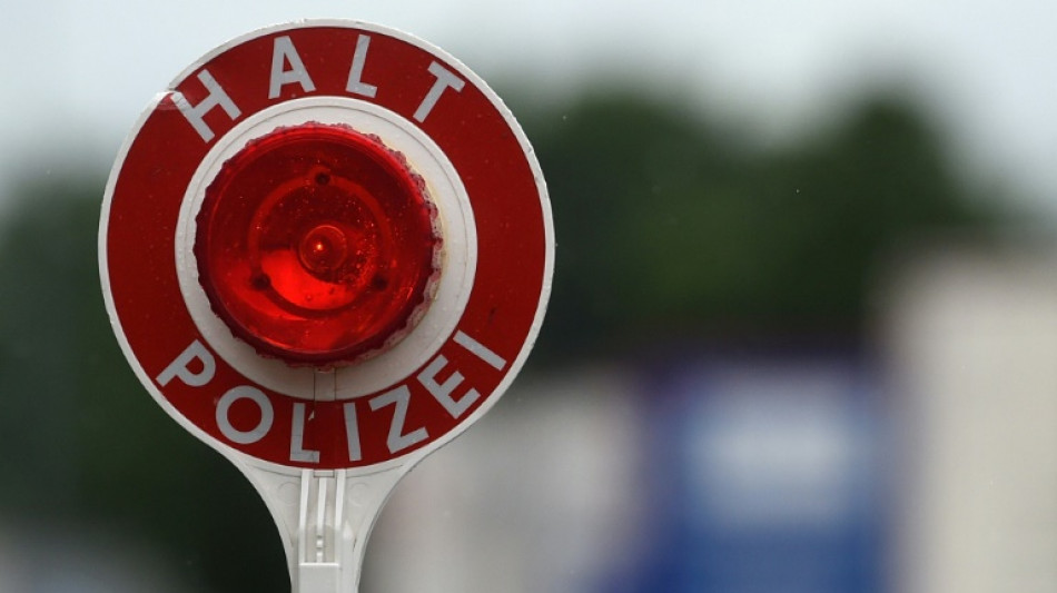 Mann schiebt im Saarland Auto &uuml;ber Autobahn
