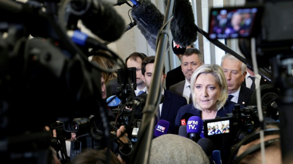 La censure du gouvernement, le va-tout risqu&eacute; de Marine Le Pen