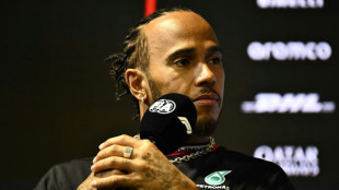Hamilton says he plans tro stay and fight at Mercedes