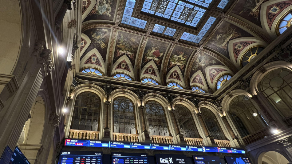 Borsa: l'Europa debole con dati su manifattura e inflazione