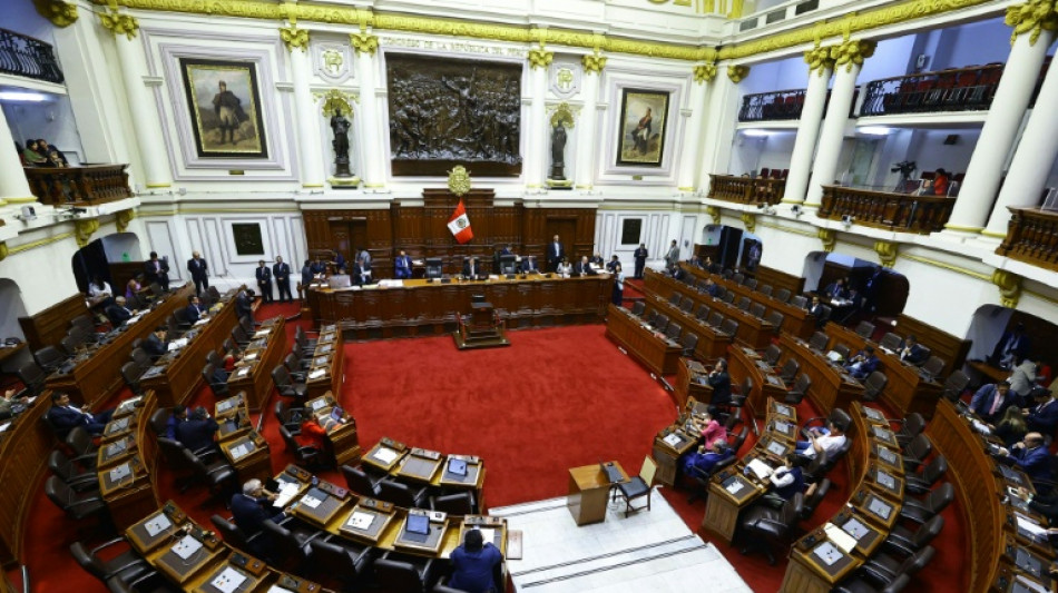 Congresso do Peru aprova anistia para militares processados por crimes contra os direitos humanos