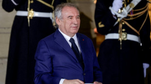 Bayrou entame ses consultations &agrave; Matignon et affronte d&eacute;j&agrave; une crise &agrave; Mayotte