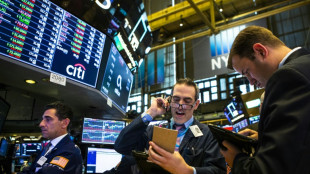 Wall Street termine en ordre dispers&eacute;, r&eacute;siste aux vents contraires