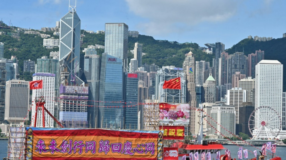 Hong Kong 25 ans après la rétrocession: promesse tenue ou "trahison"?
