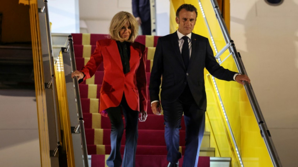 La presidencia francesa minimiza el incidente entre Macron y su esposa a su llegada a Vietnam