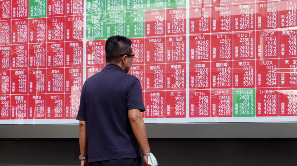 Borsa: Tokyo, apertura in lieve calo (-0,97%)