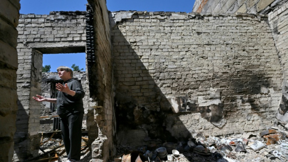 Dans les "villes martyres" pr&egrave;s de Kiev, on d&eacute;blaie pour reconstruire