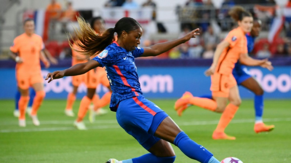 Bleues: "Il faudra qu'on bataille pour retrouver" l'&eacute;lan de 2019, dit Geyoro &agrave; l'AFP