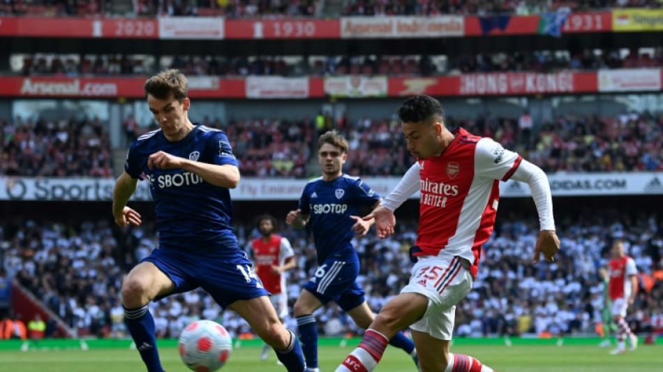 Angleterre: Arsenal talonne Chelsea, Leeds rel&eacute;gable