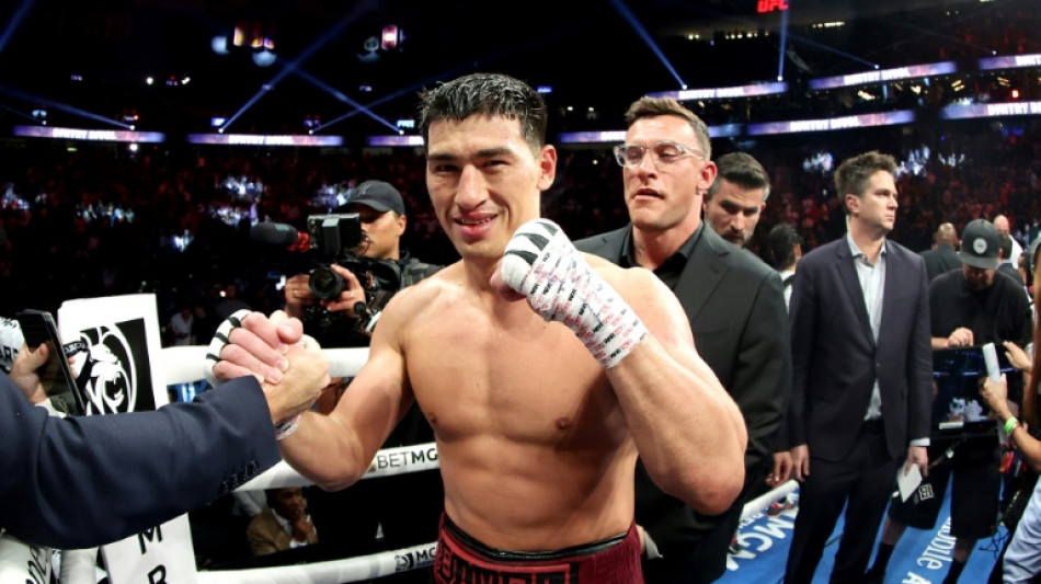 Boxe: Canelo tombe de haut face &agrave; Bivol, qui conserve son titre WBA des mi-lourds