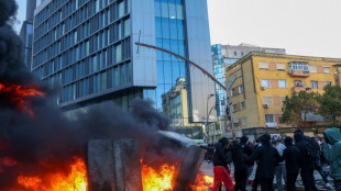 Novos confrontos entre manifestantes e policiais na Alb&acirc;nia