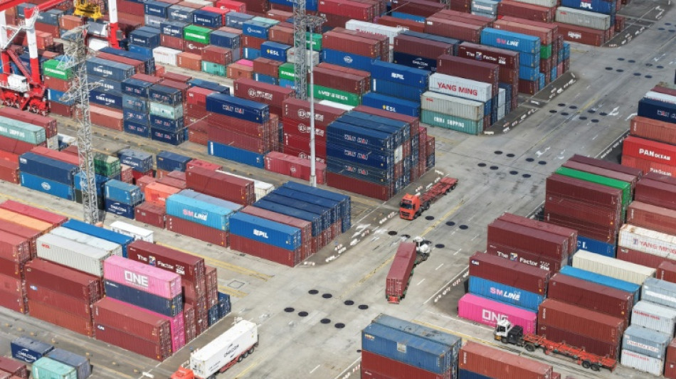 El super&aacute;vit comercial de China supera 1 bill&oacute;n de d&oacute;lares pese a la ca&iacute;da de las exportaciones a EEUU