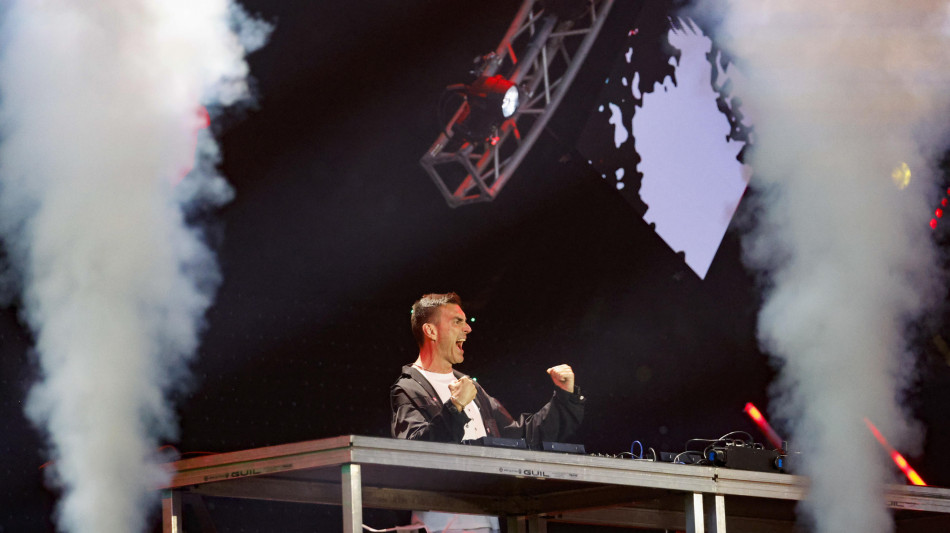 Milano Cortina: Gabry Ponte a Verona, cerimonia di chiusura formato dance