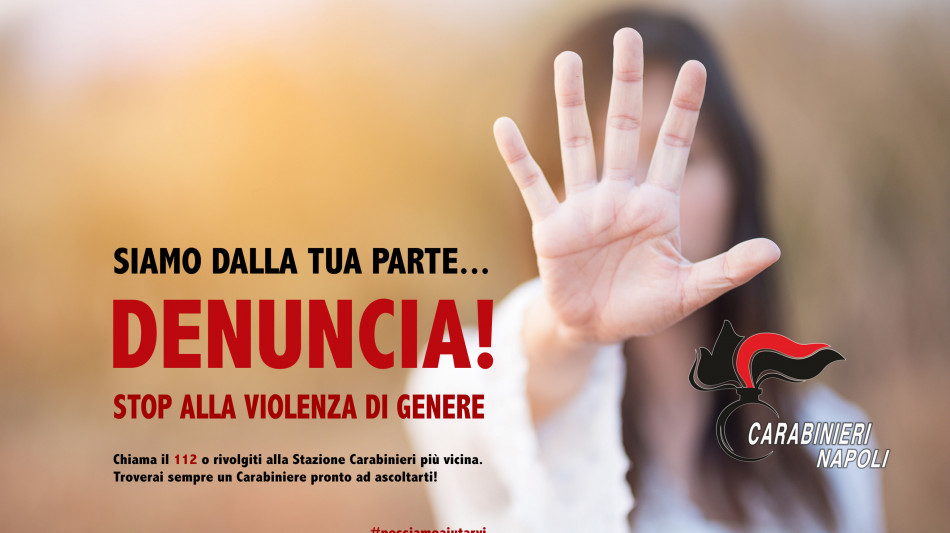 'Sei grassa e brutta' e picchia moglie e figlia, arrestato