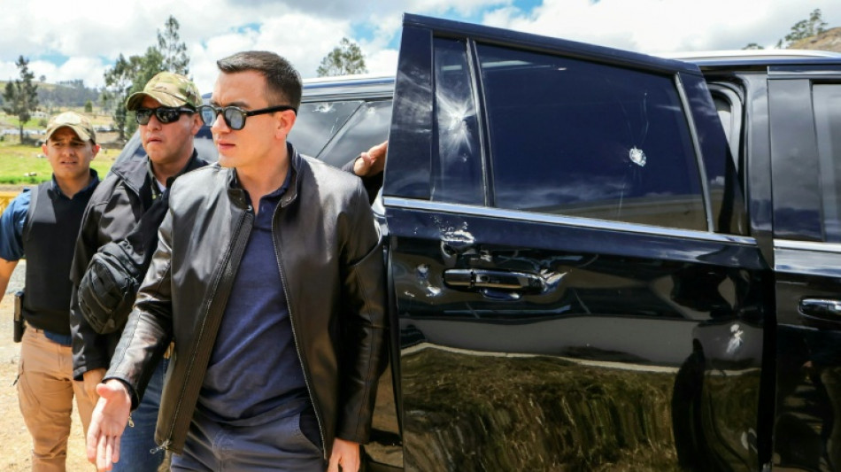 El presidente de Ecuador sale ileso de un ataque a balazos a su vehículo