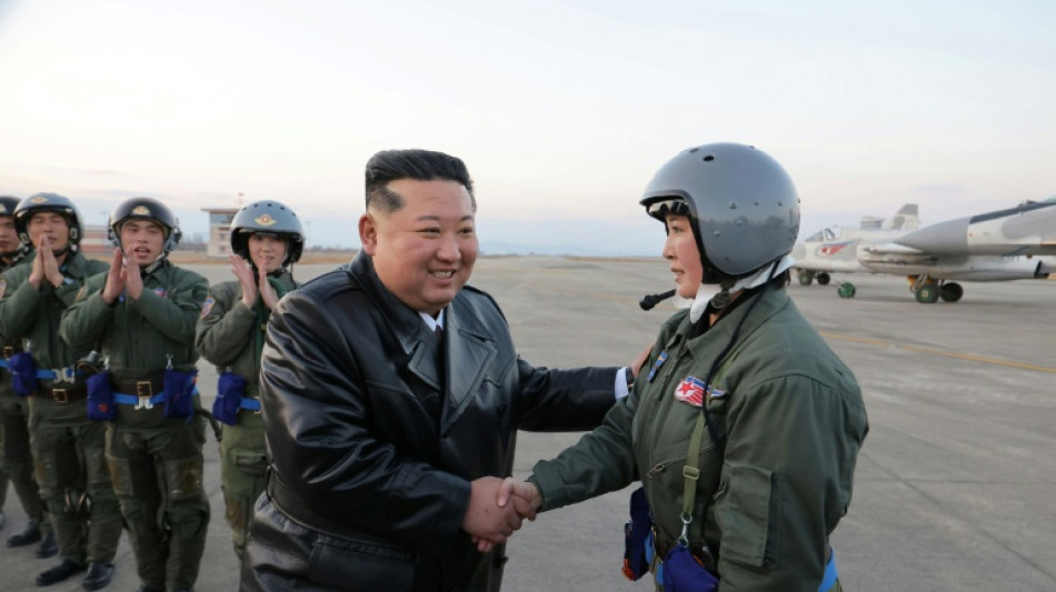 El l&iacute;der norcoreano anuncia "recursos estrat&eacute;gicos" para su fuerza a&eacute;rea
